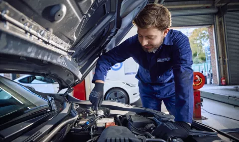 Point S technician checking a car battery's health